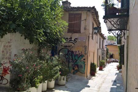 Under The Acropolis, Tiny Room, Big Terrace Athene Buitenkant foto