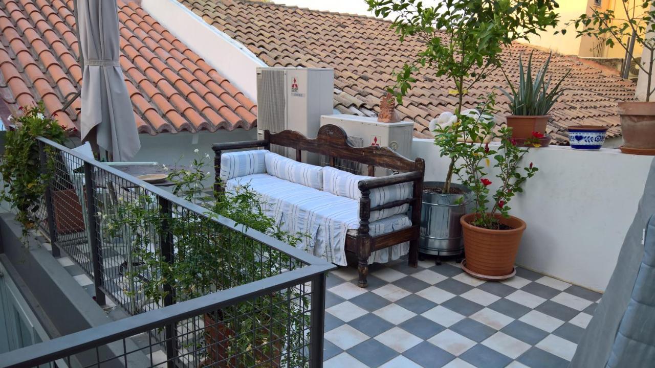 Under The Acropolis, Tiny Room, Big Terrace Athene Buitenkant foto