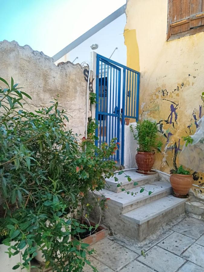 Under The Acropolis, Tiny Room, Big Terrace Athene Buitenkant foto